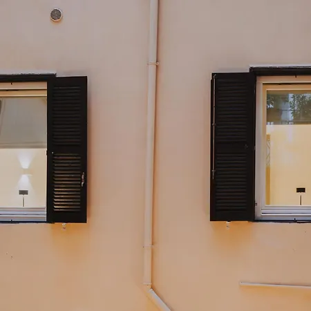 Delle Regioni, Barberini - Fontana Di Trevi 3*